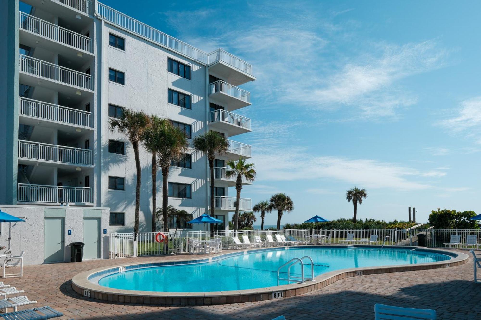Oceanfront Corner Views With Wrap Around Balcony And Complex Pool
