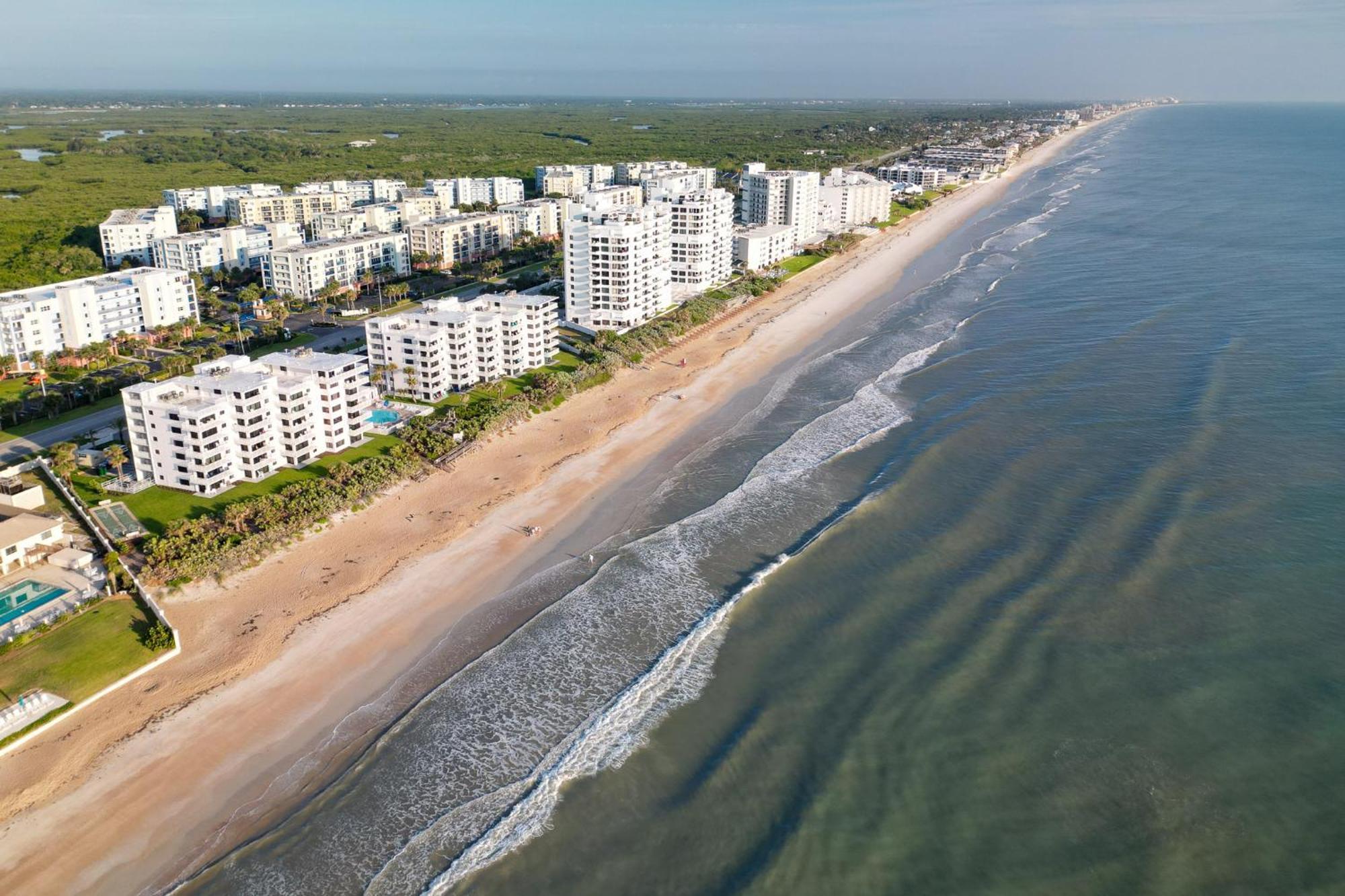 Oceanfront Corner Views With Wrap Around Balcony And Complex Pool * New Smyrna Beach