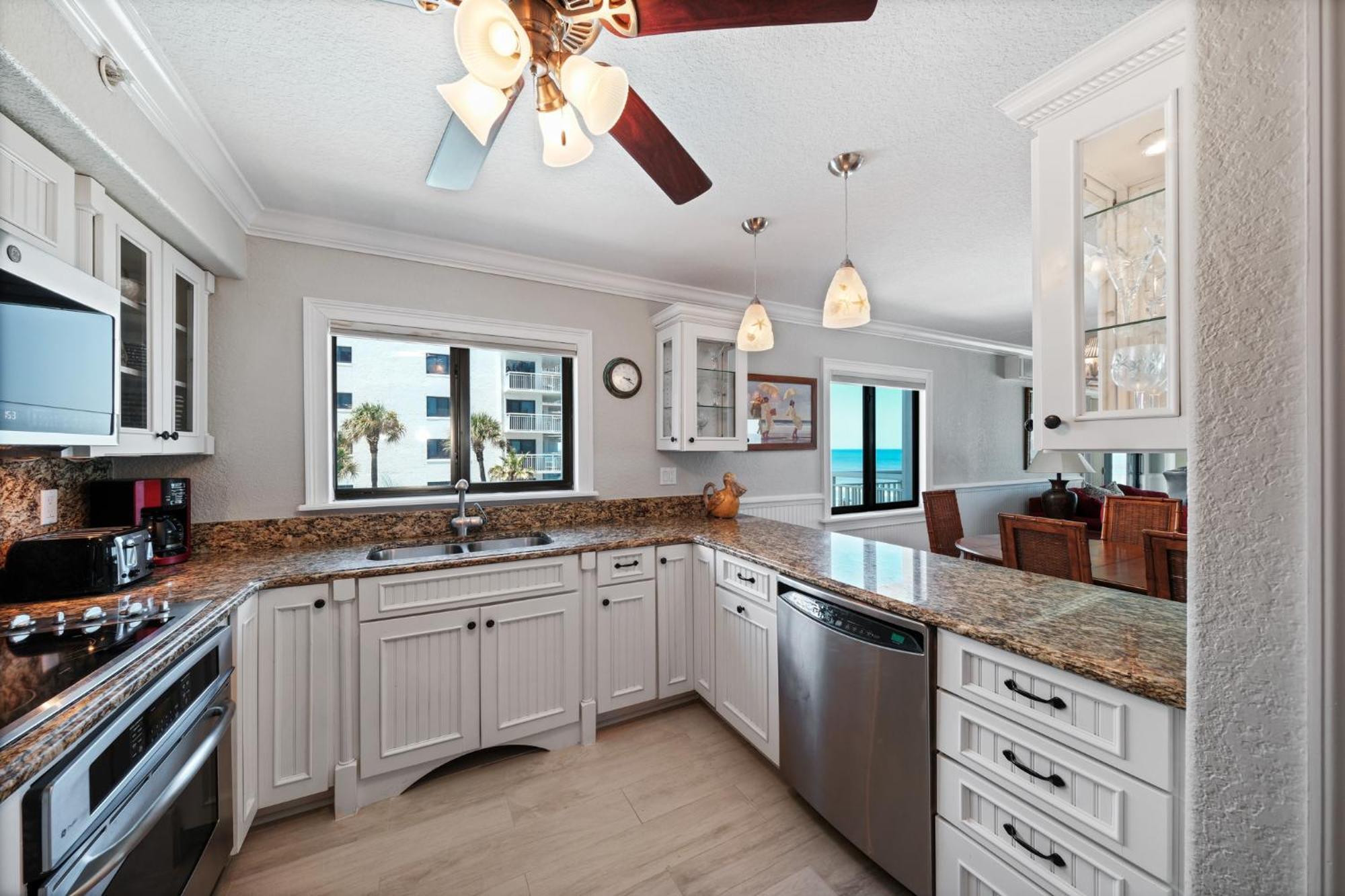 Holiday home Oceanfront Corner Views With Wrap Around Balcony And Complex Pool New Smyrna Beach
