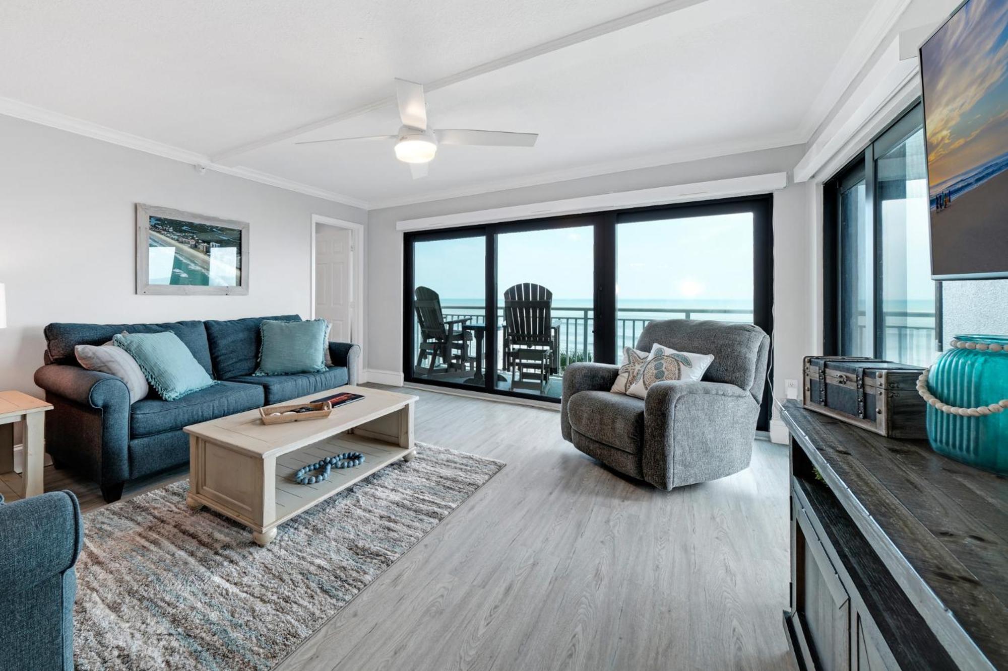 Stunning Beachfront View And Large Balcony With Pool Access Holiday home *