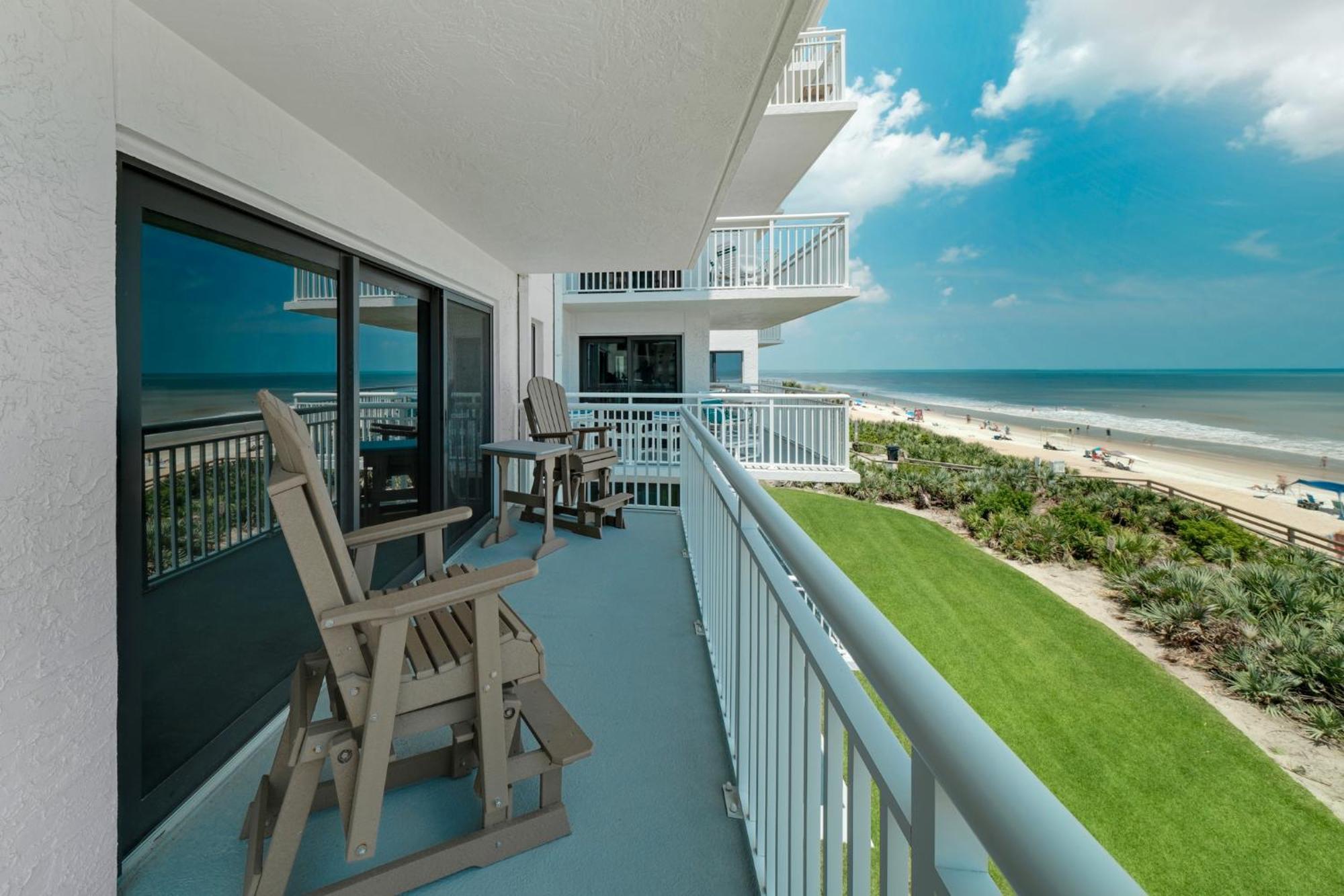 Stunning Beachfront View And Large Balcony With Pool Access Holiday home *