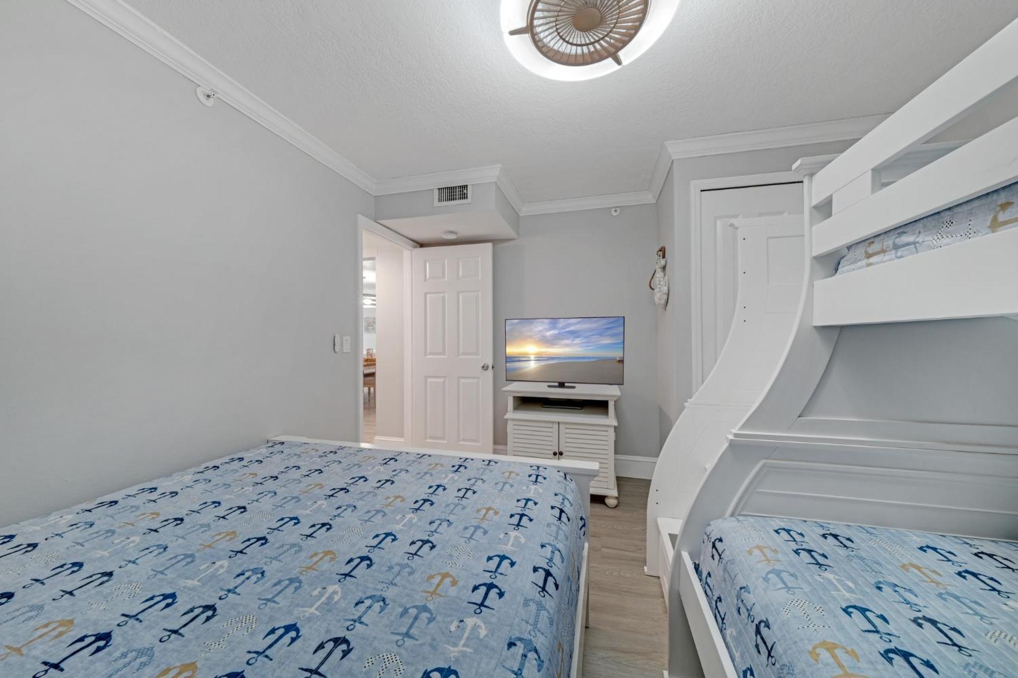 Stunning Beachfront View And Large Balcony With Pool Access New Smyrna Beach