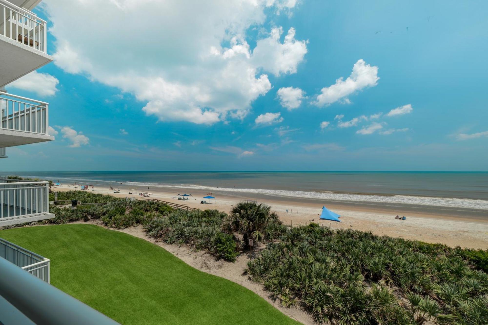 Stunning Beachfront View And Large Balcony With Pool Access Holiday home