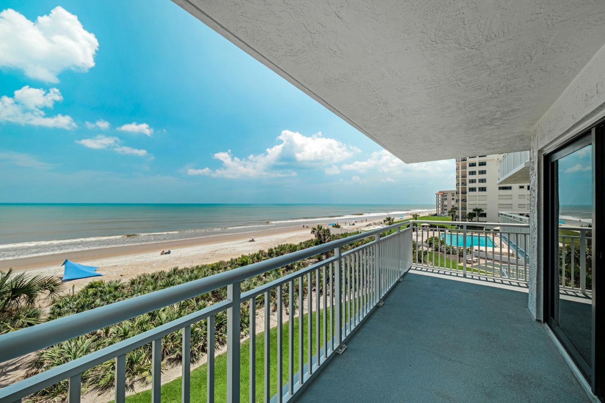 Holiday home Stunning Beachfront View And Large Balcony With Pool Access New Smyrna Beach