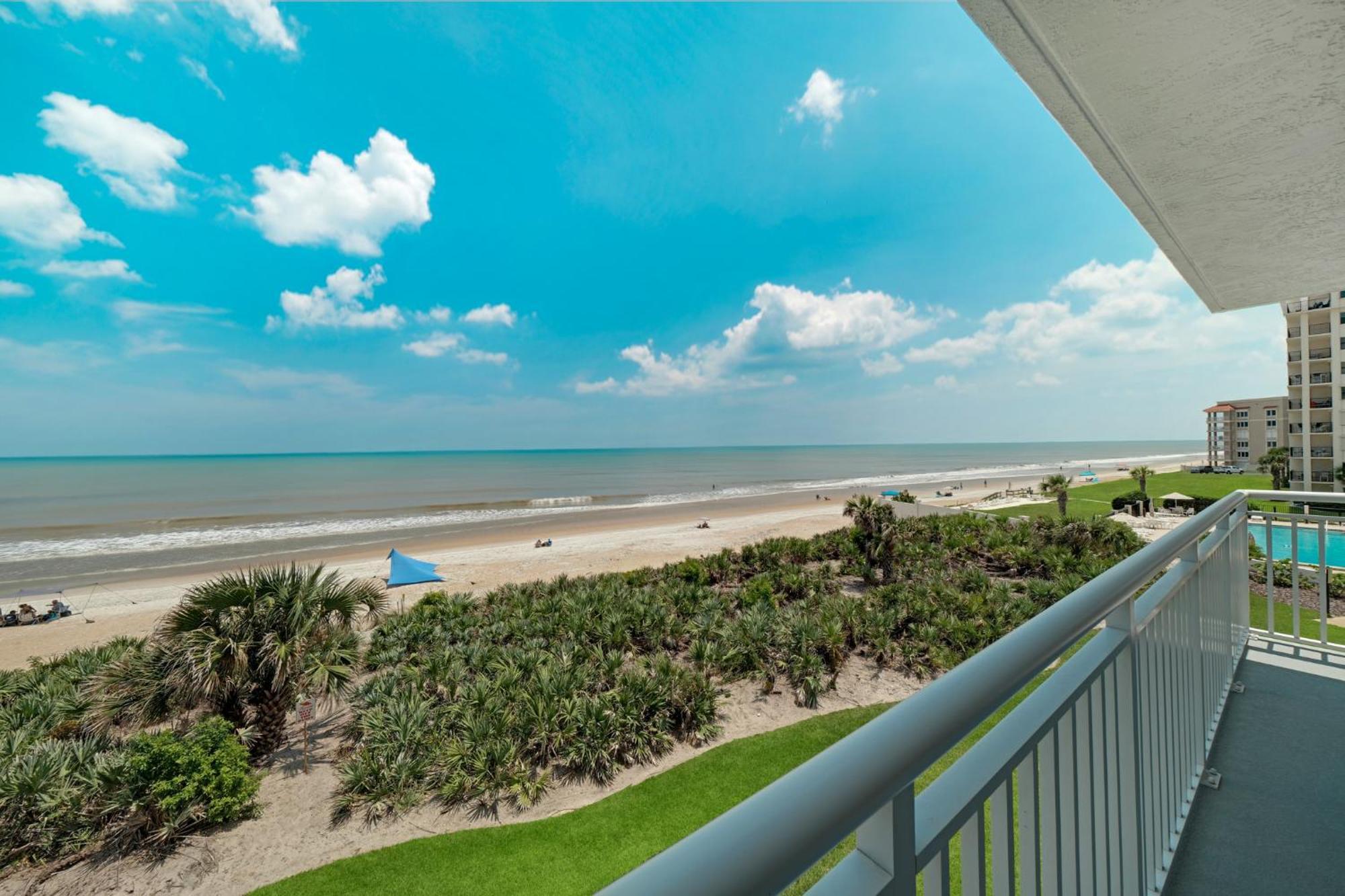Stunning Beachfront View And Large Balcony With Pool Access Holiday home