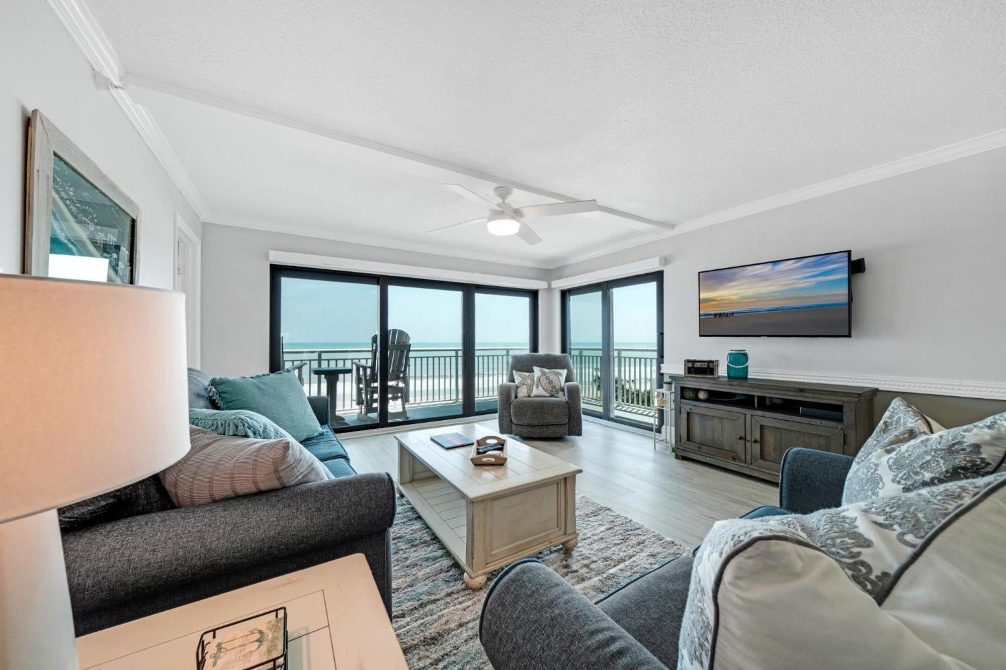 Stunning Beachfront View And Large Balcony With Pool Access New Smyrna Beach
