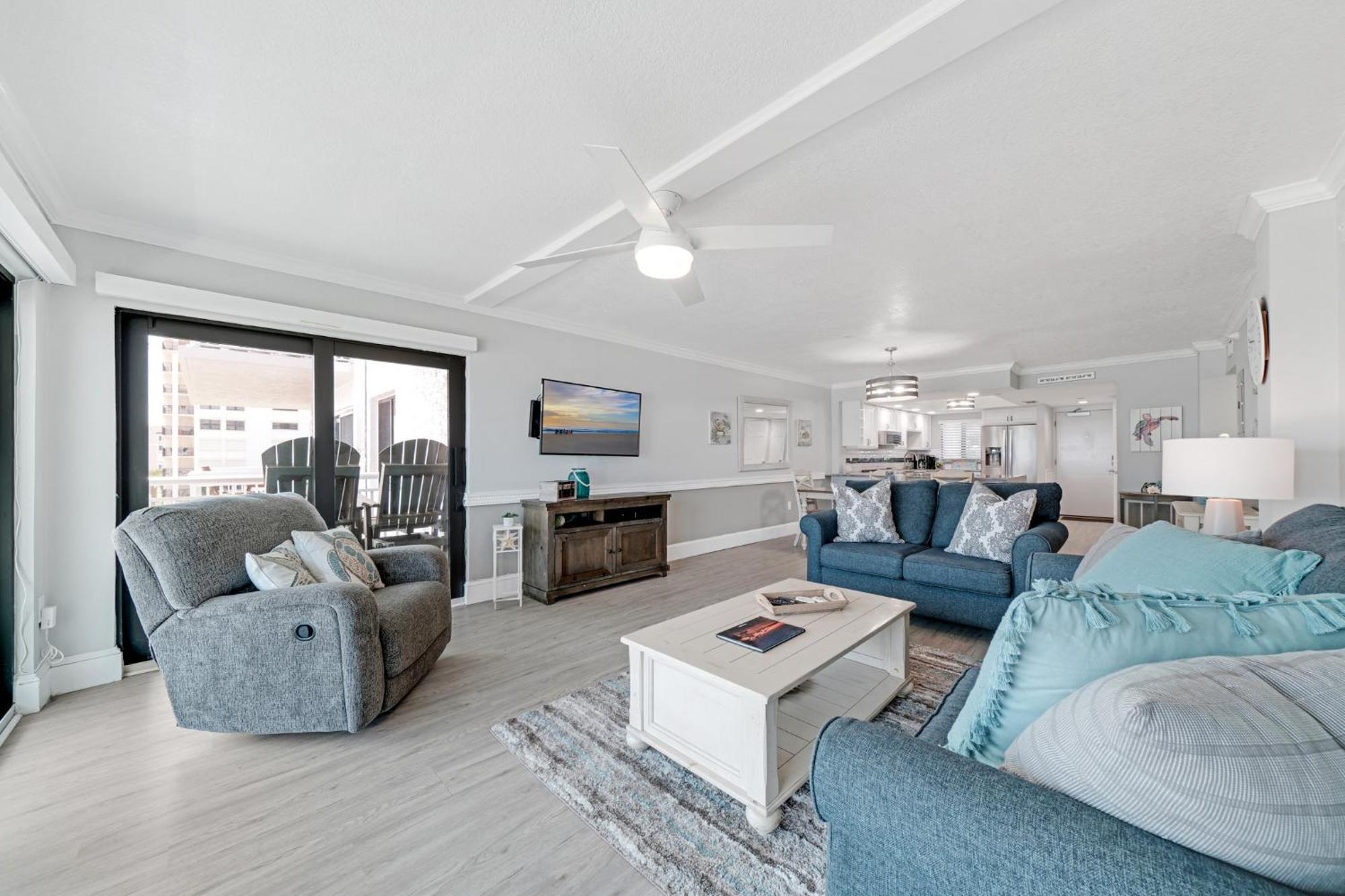 Stunning Beachfront View And Large Balcony With Pool Access Holiday home *