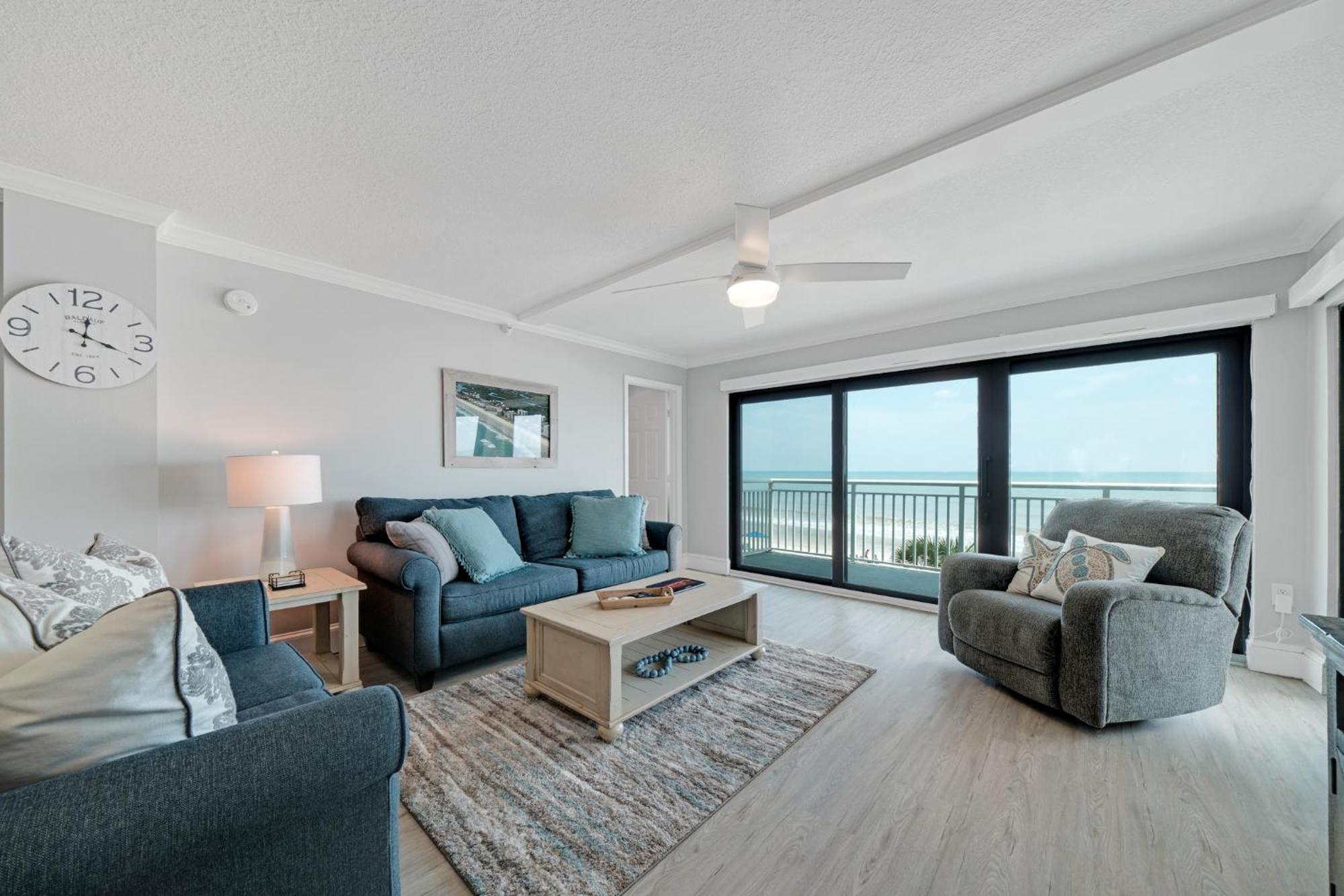 Stunning Beachfront View And Large Balcony With Pool Access Holiday home *