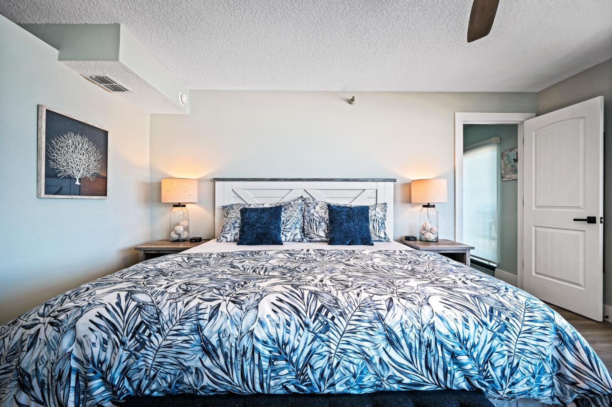 Direct Oceanfront With Stunning Corner Views And Pool Access! Holiday home