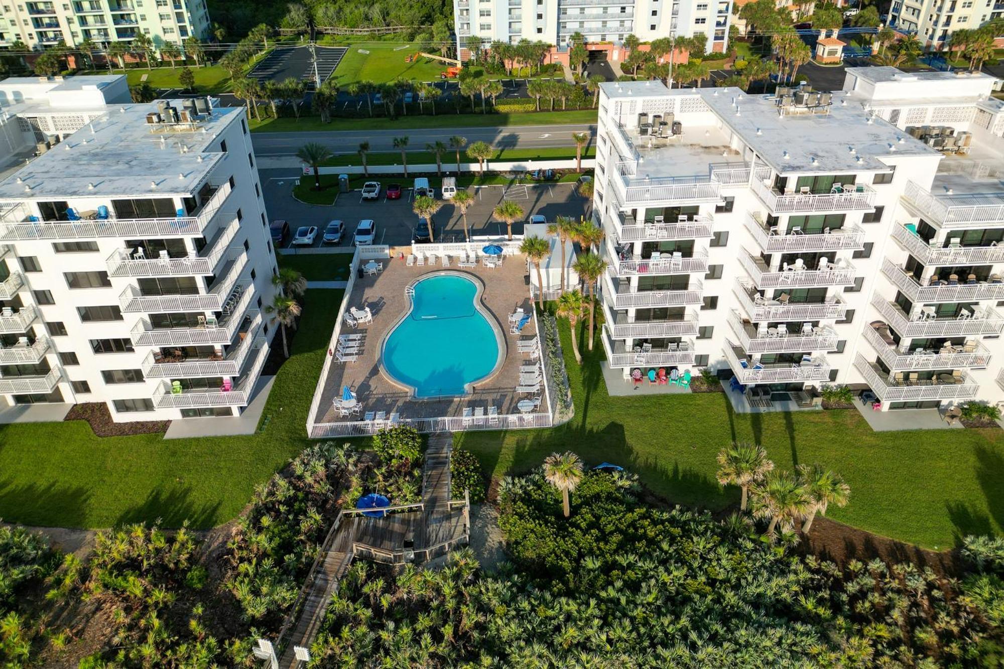 Holiday home Stunning Beachfront View And Large Balcony With Pool Access New Smyrna Beach