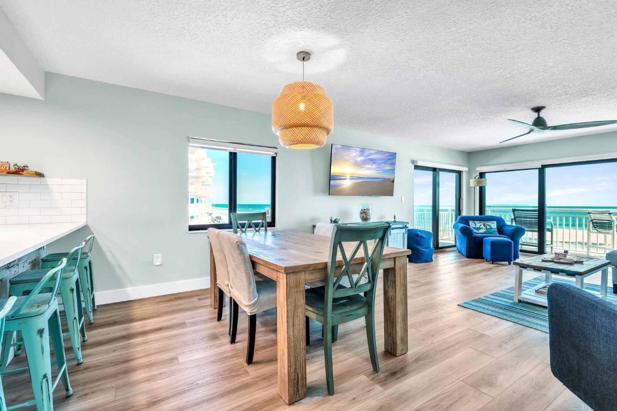 Direct Oceanfront With Stunning Corner Views And Pool Access! Holiday home New Smyrna Beach
