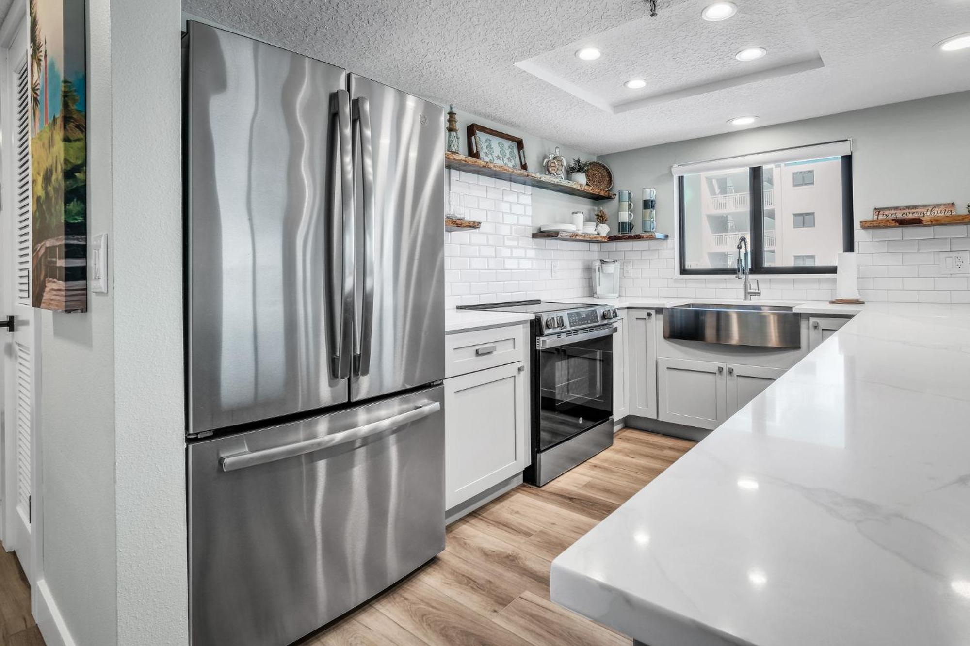 Direct Oceanfront With Stunning Corner Views And Pool Access! Holiday home