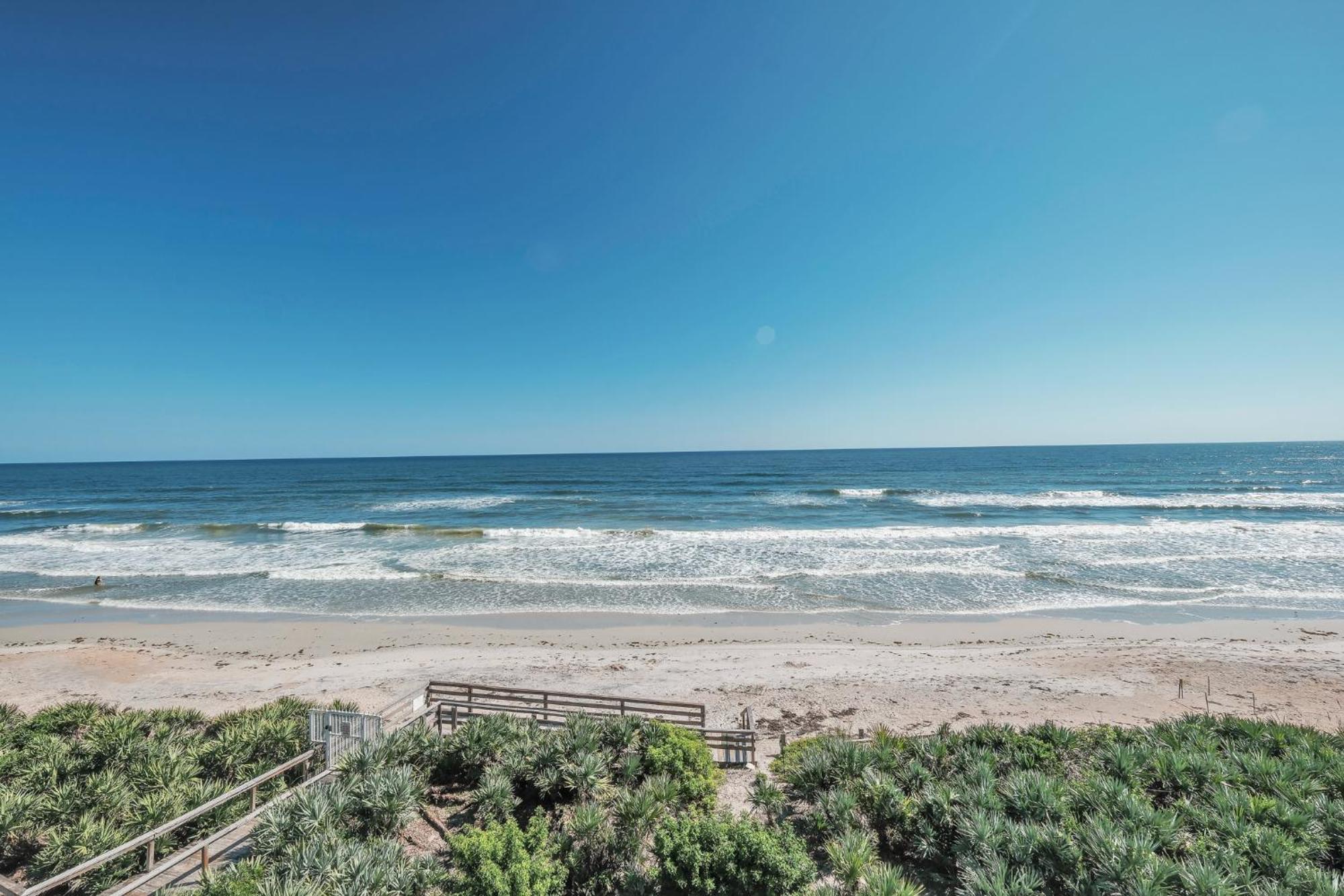 Direct Oceanfront With Stunning Corner Views And Pool Access! Holiday home