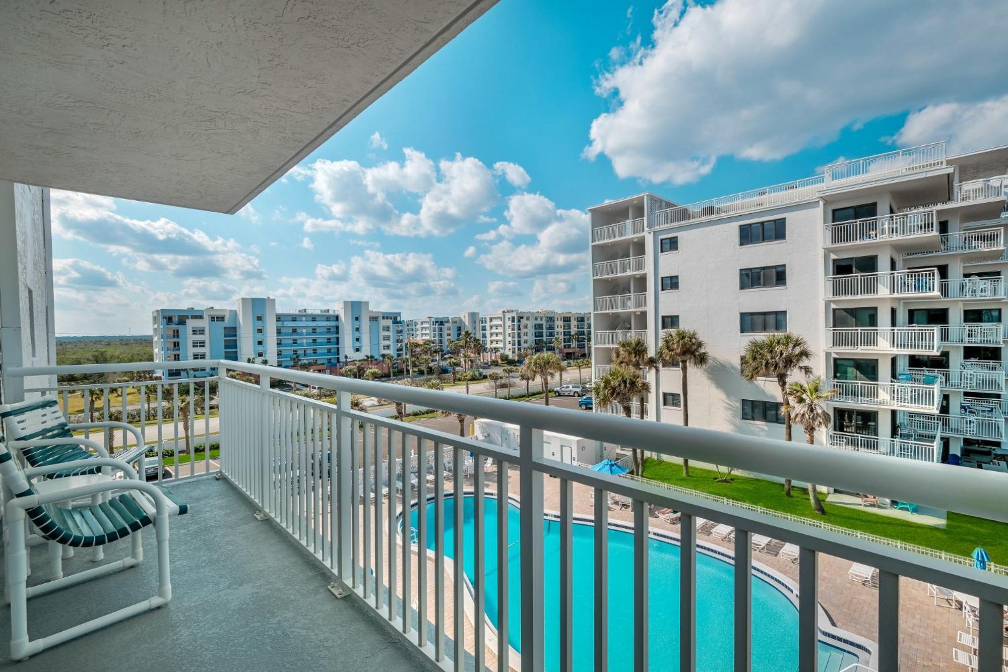 Direct Oceanfront With Stunning Corner Views And Pool Access! Holiday home New Smyrna Beach