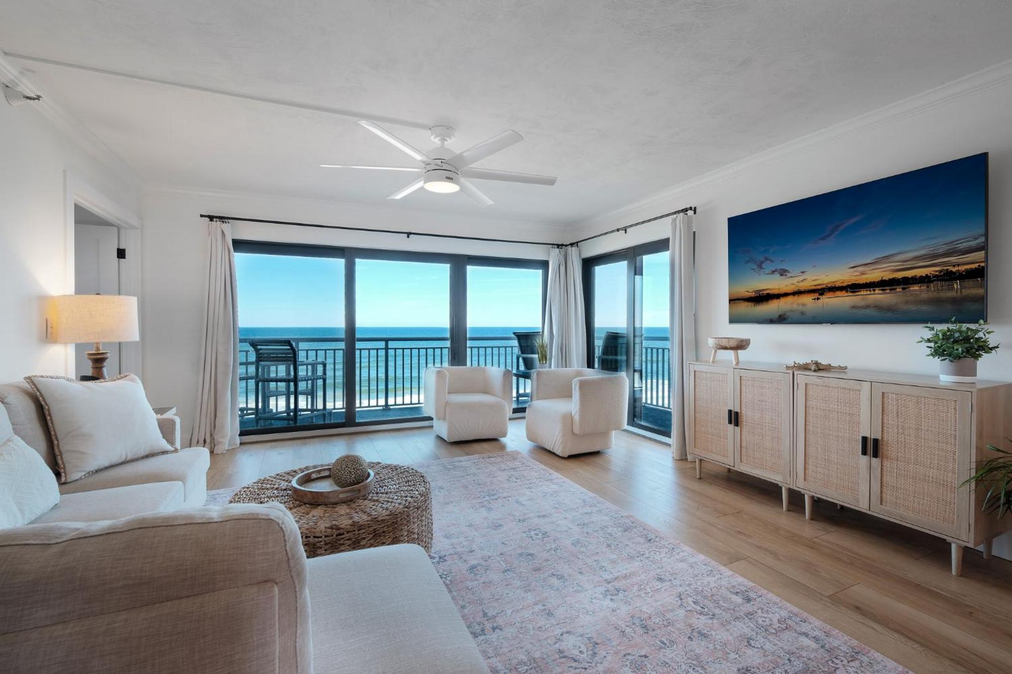 Spectacular Views From Oceanfront Located On The No-drive Beach! Holiday home