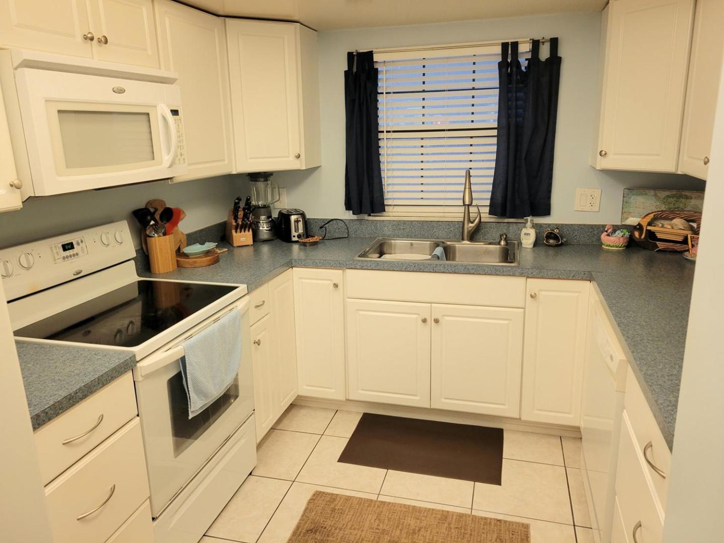 103 -one Bedroom With Futons Ground Floor *