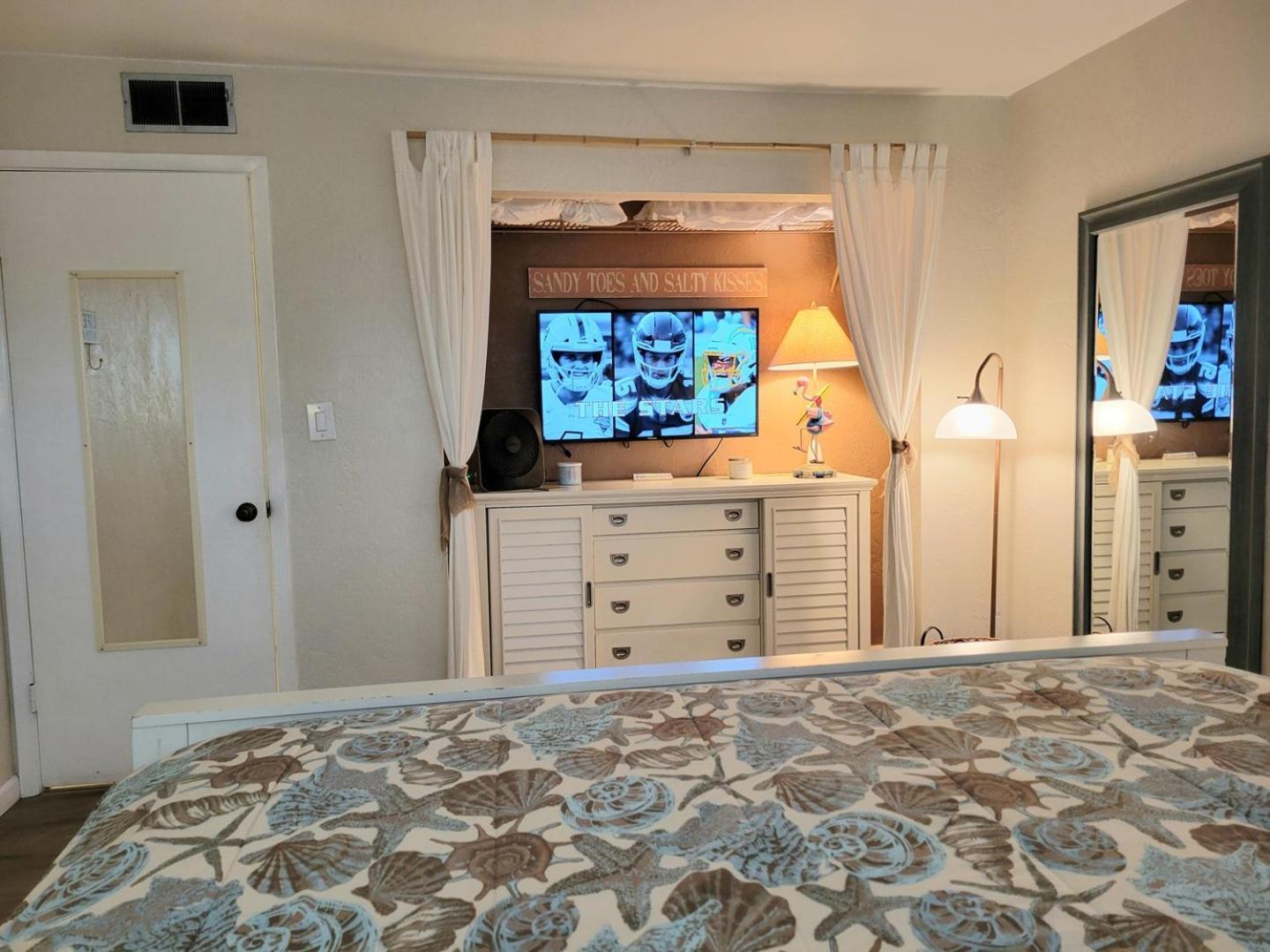 103 -one Bedroom With Futons Ground Floor Apartment *