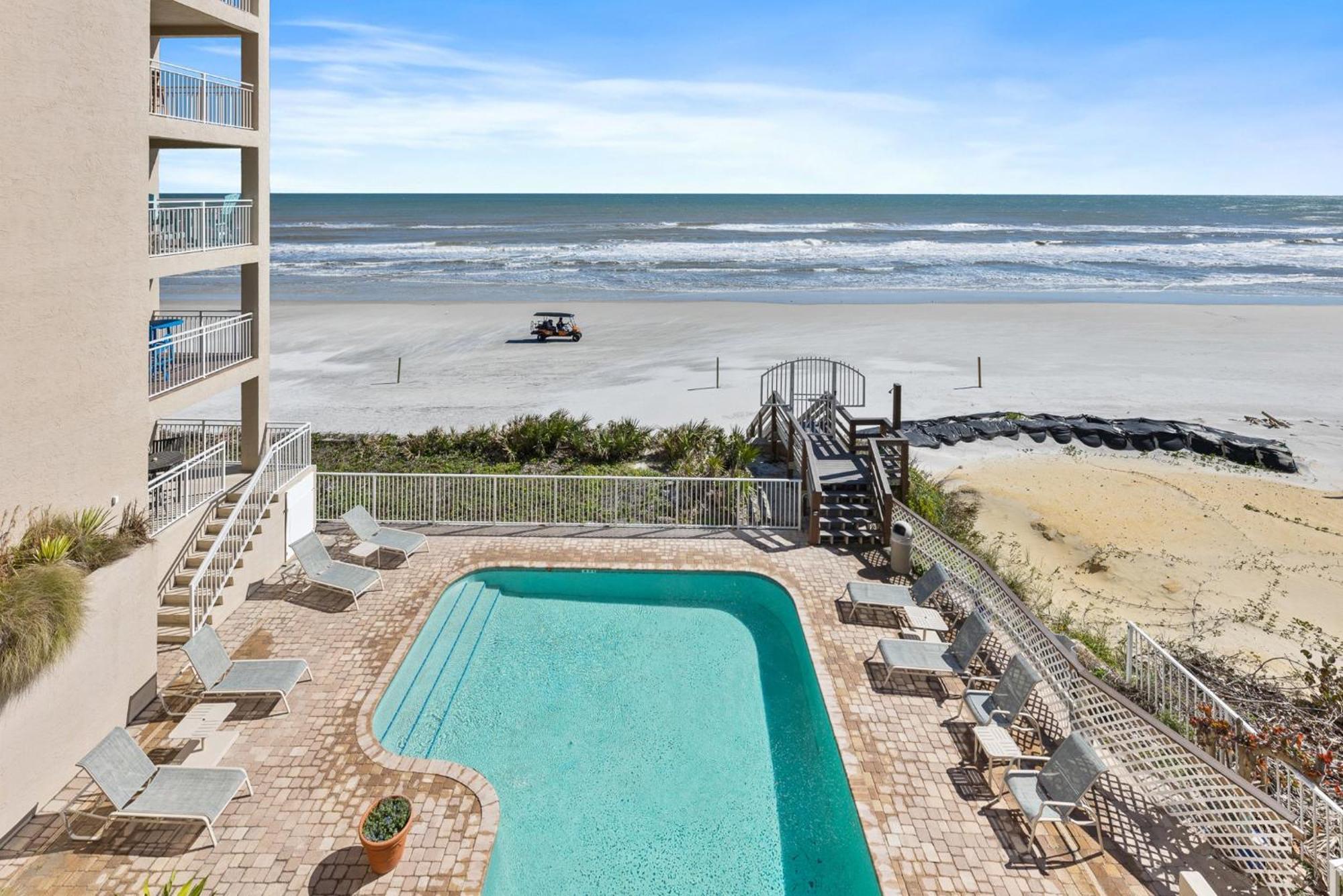 Apartment Palm House 3b With Oceanfront Views, Pool, And Private Access