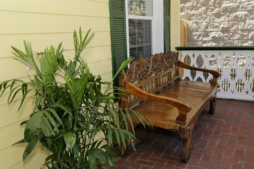 On The Avenue Bed & Breakfast