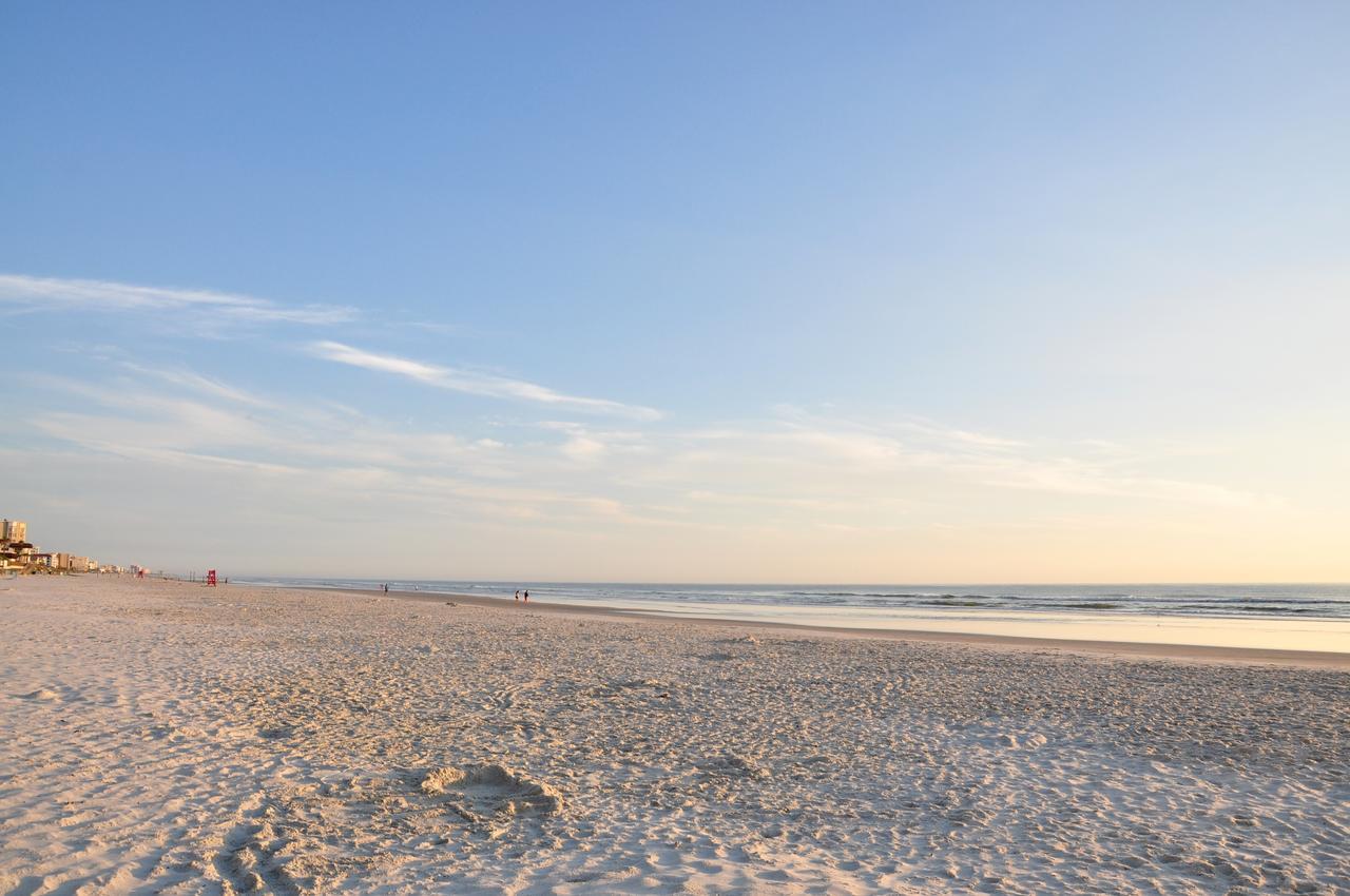 The Moontide Condominium 3*