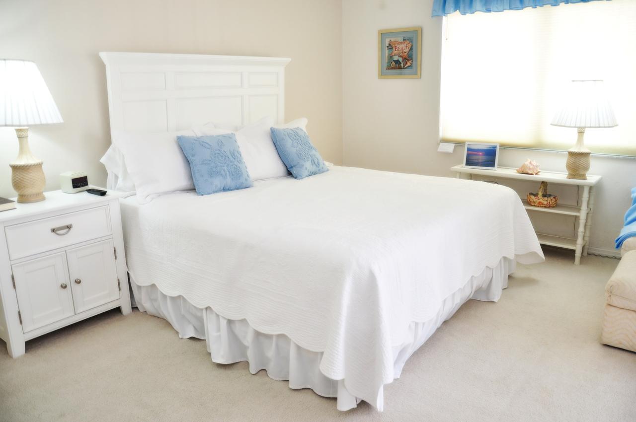 The Moontide Condominium 3*