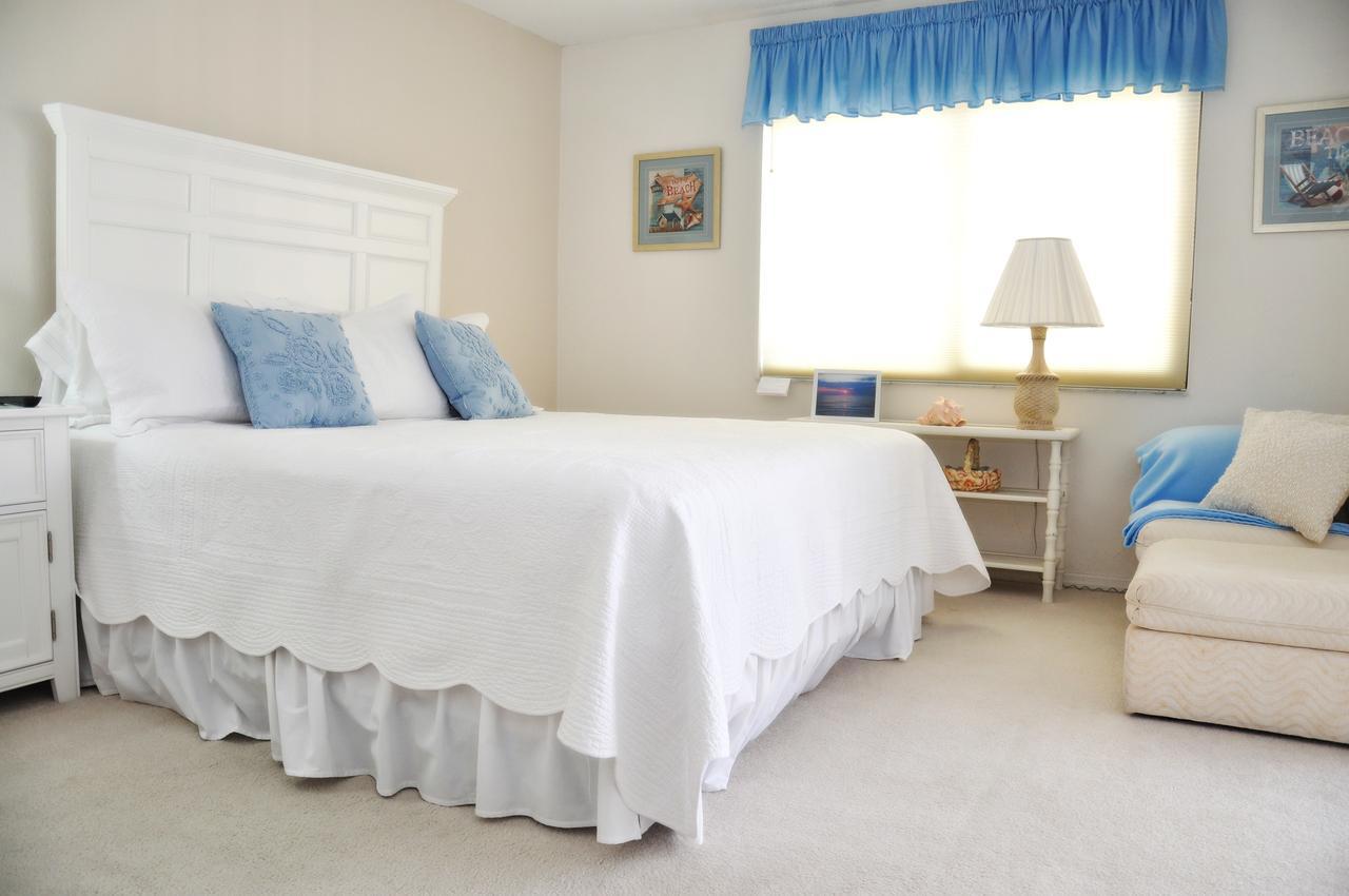 The Moontide Condominium 3*
