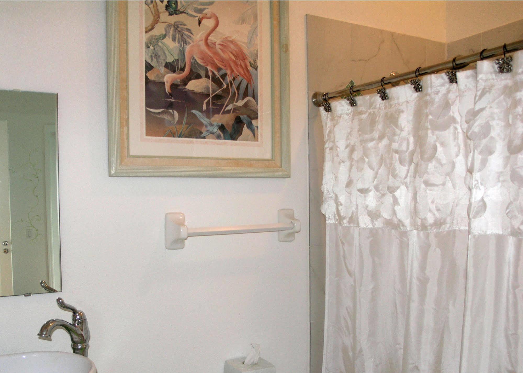Bed & Breakfast On The Avenue 4*