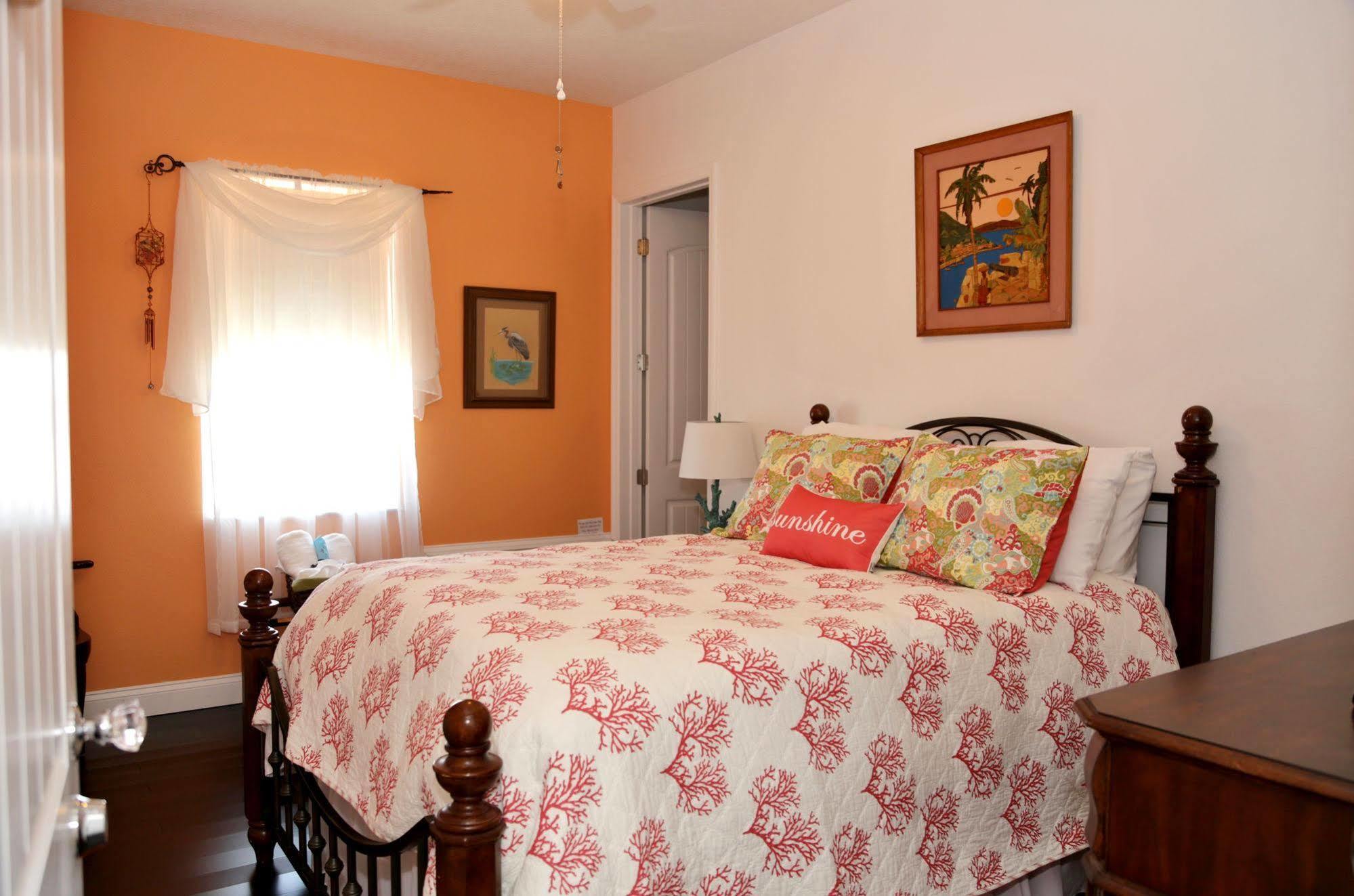 Bed & Breakfast On The Avenue 4*