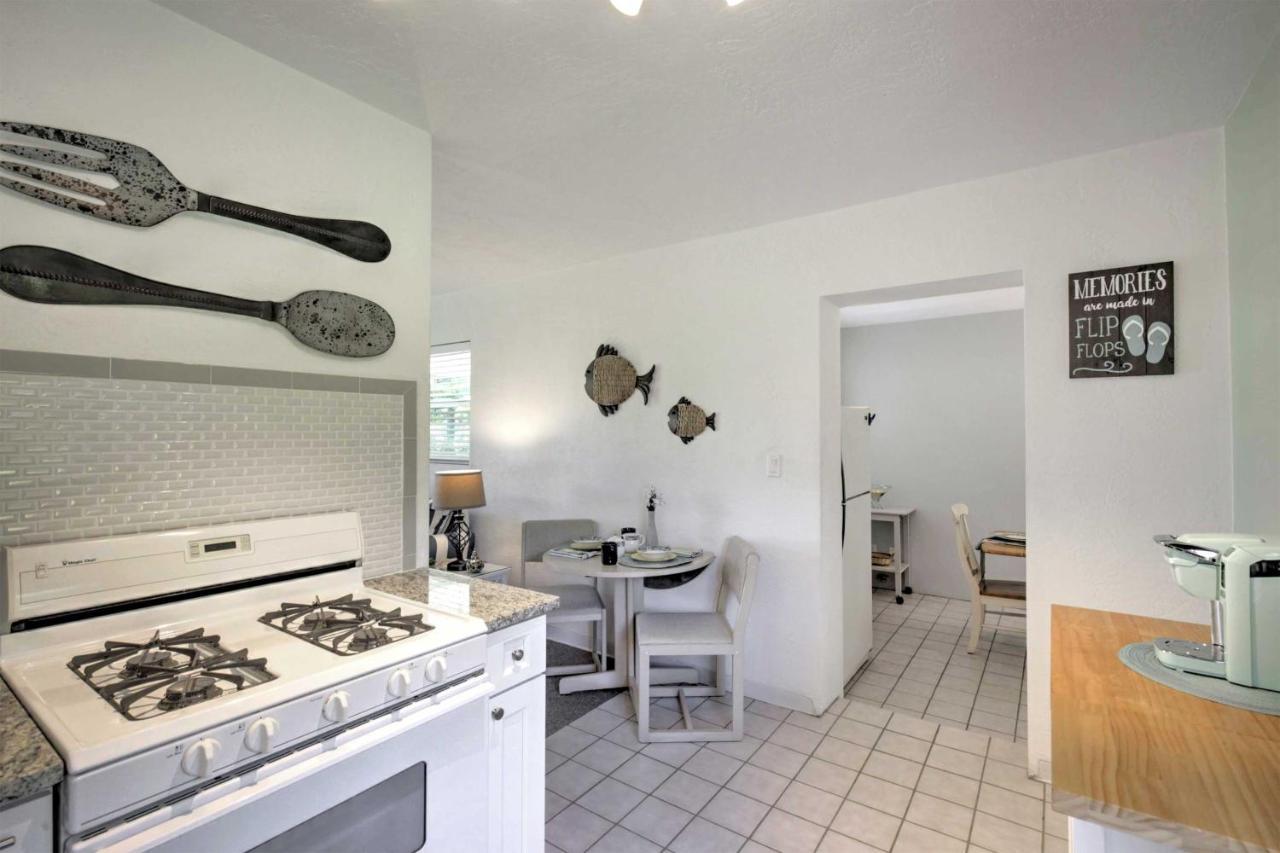 Holiday home New Smyrna Abode With Fire Pit, Walk To Beach!