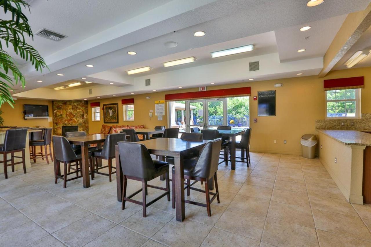 3 Bedroom 2 Bath Oceanwalk With Estuary Views Apartment *