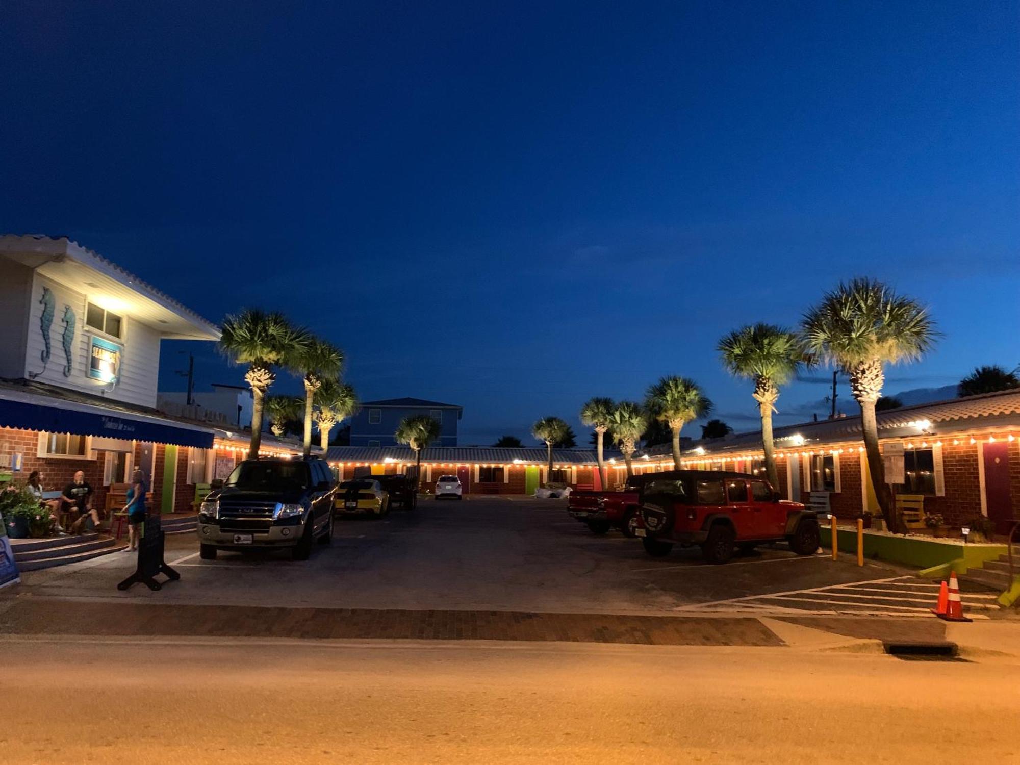 Seahorse Hotel 2*