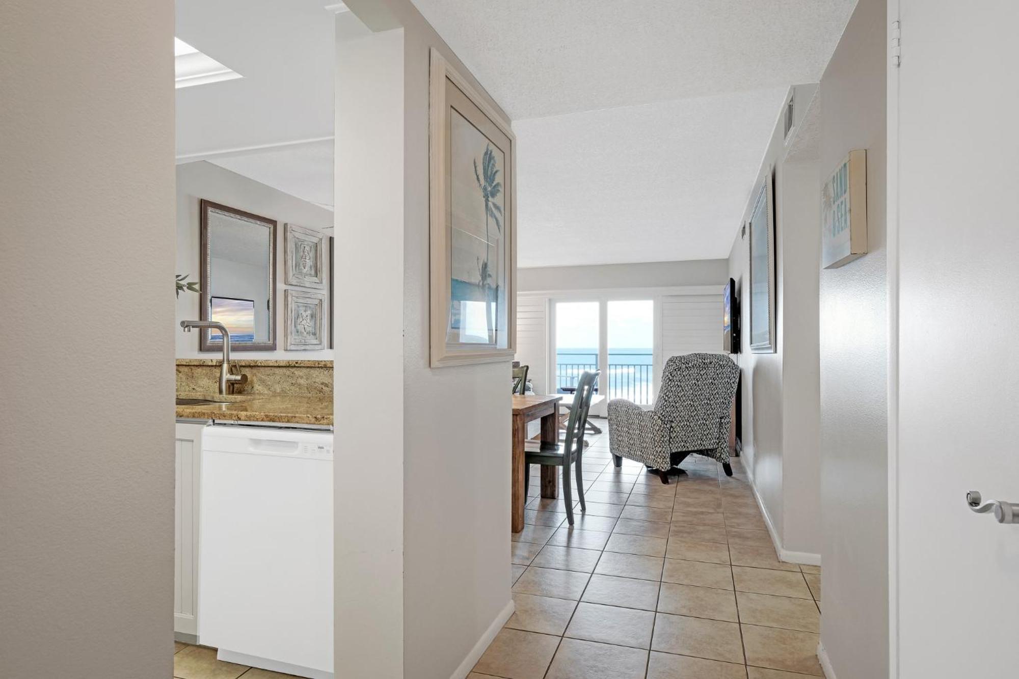 Direct Oceanfront Condo, No-drive Beach, Great View From Private Balcony New Smyrna Beach
