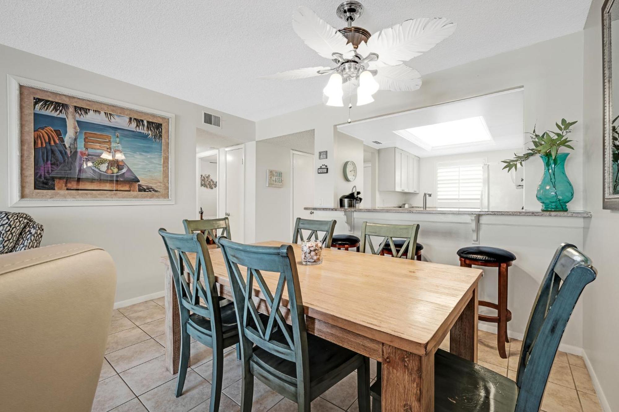 Direct Oceanfront Condo, No-drive Beach, Great View From Private Balcony Holiday home