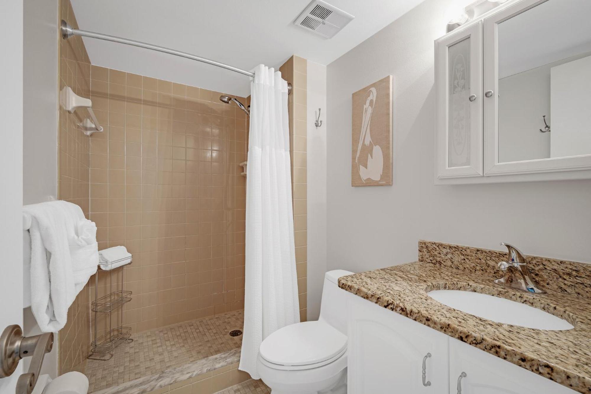 Direct Oceanfront Condo, No-drive Beach, Great View From Private Balcony Holiday home *