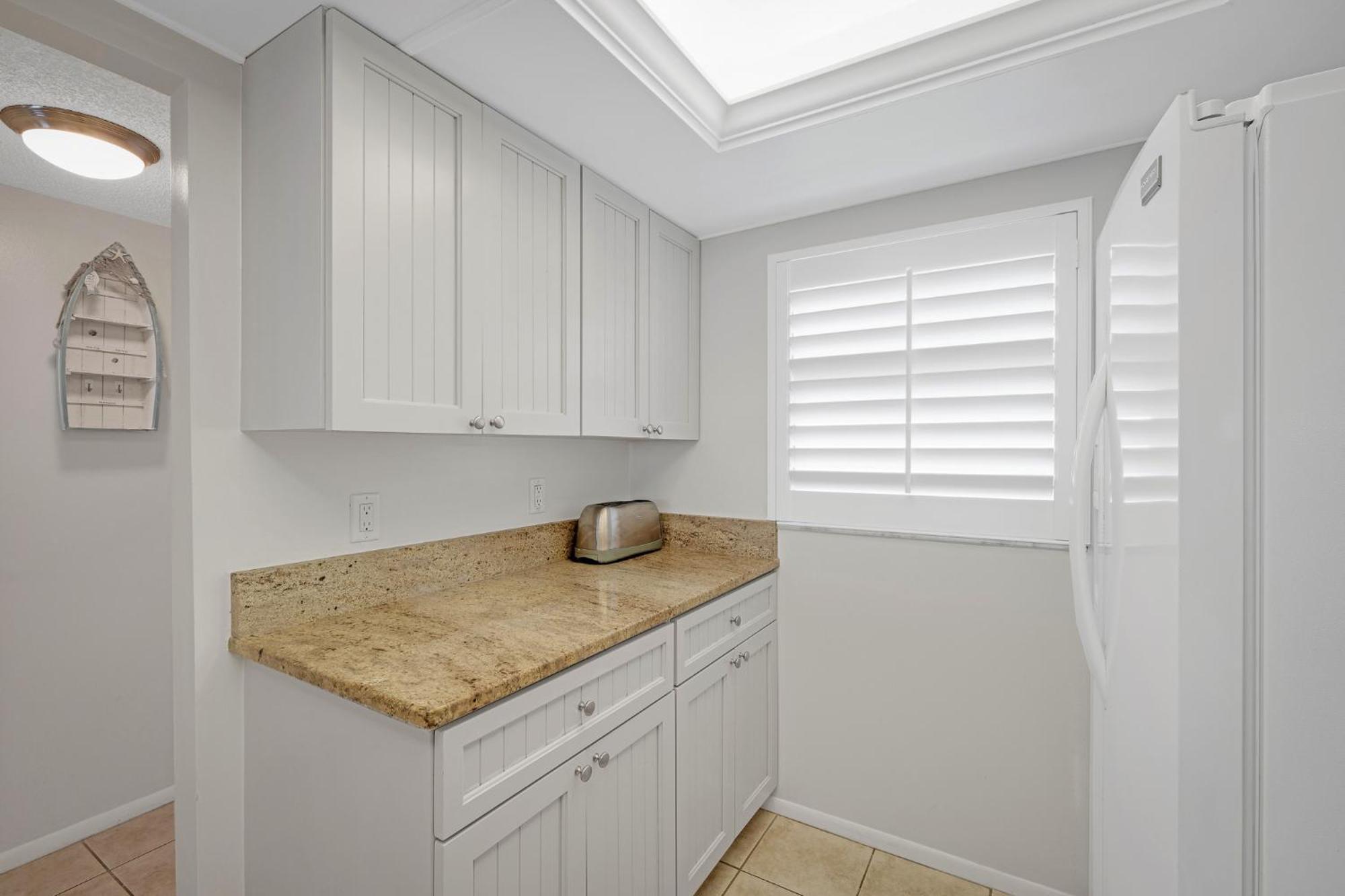 Direct Oceanfront Condo, No-drive Beach, Great View From Private Balcony *