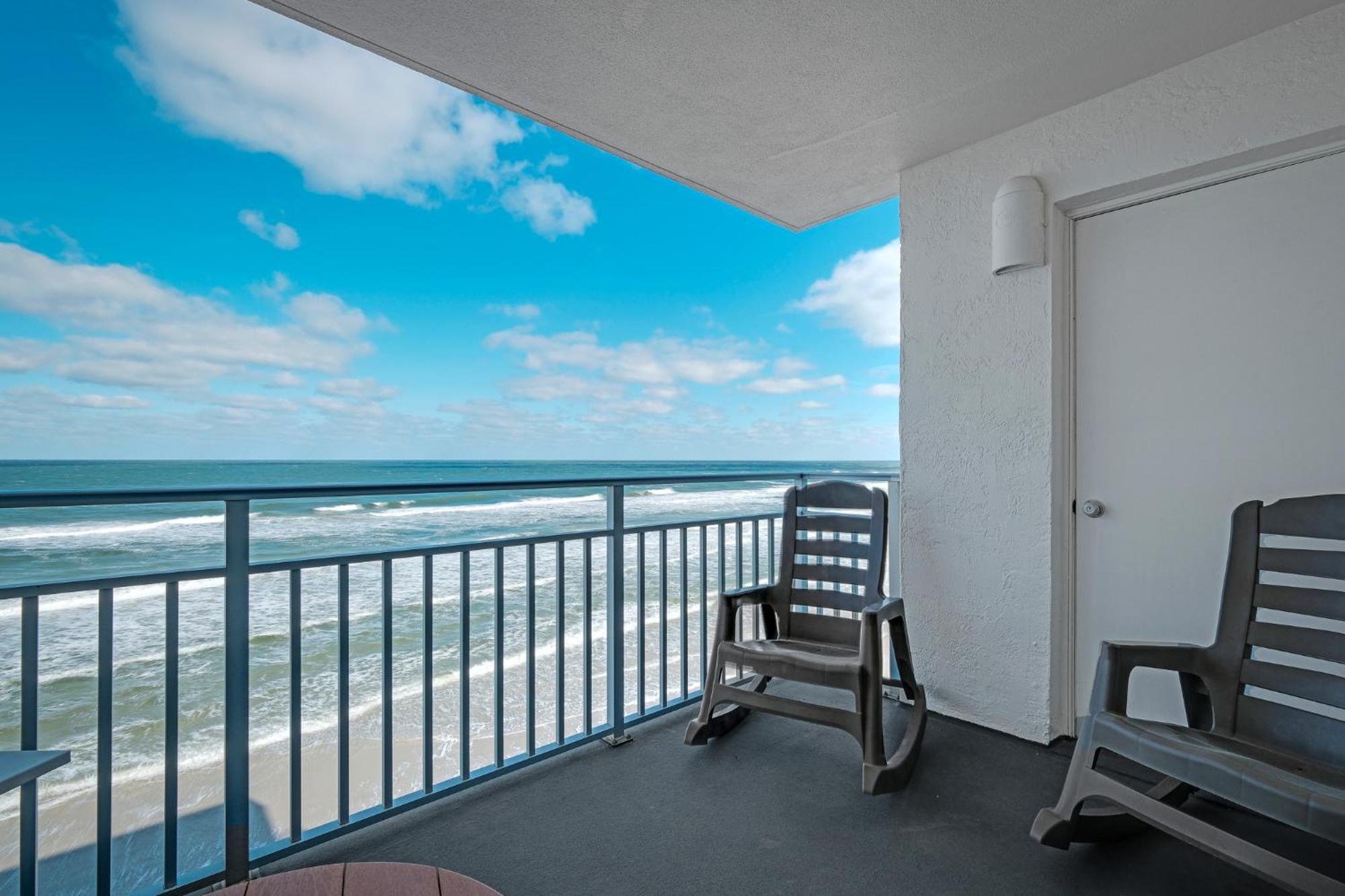 Direct Oceanfront Condo, No-drive Beach, Great View From Private Balcony Holiday home New Smyrna Beach