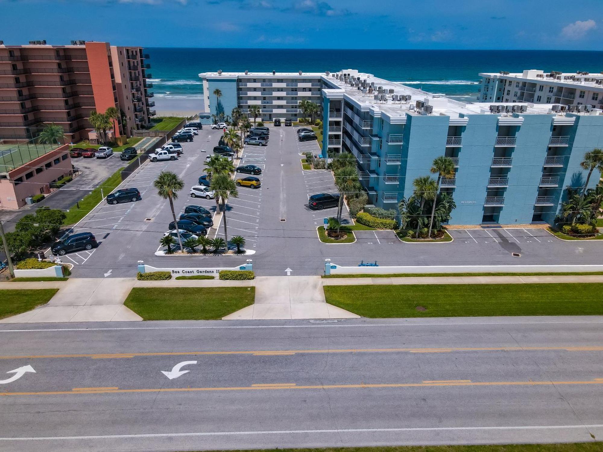 Direct Oceanfront Condo, No-drive Beach, Great View From Private Balcony Holiday home New Smyrna Beach