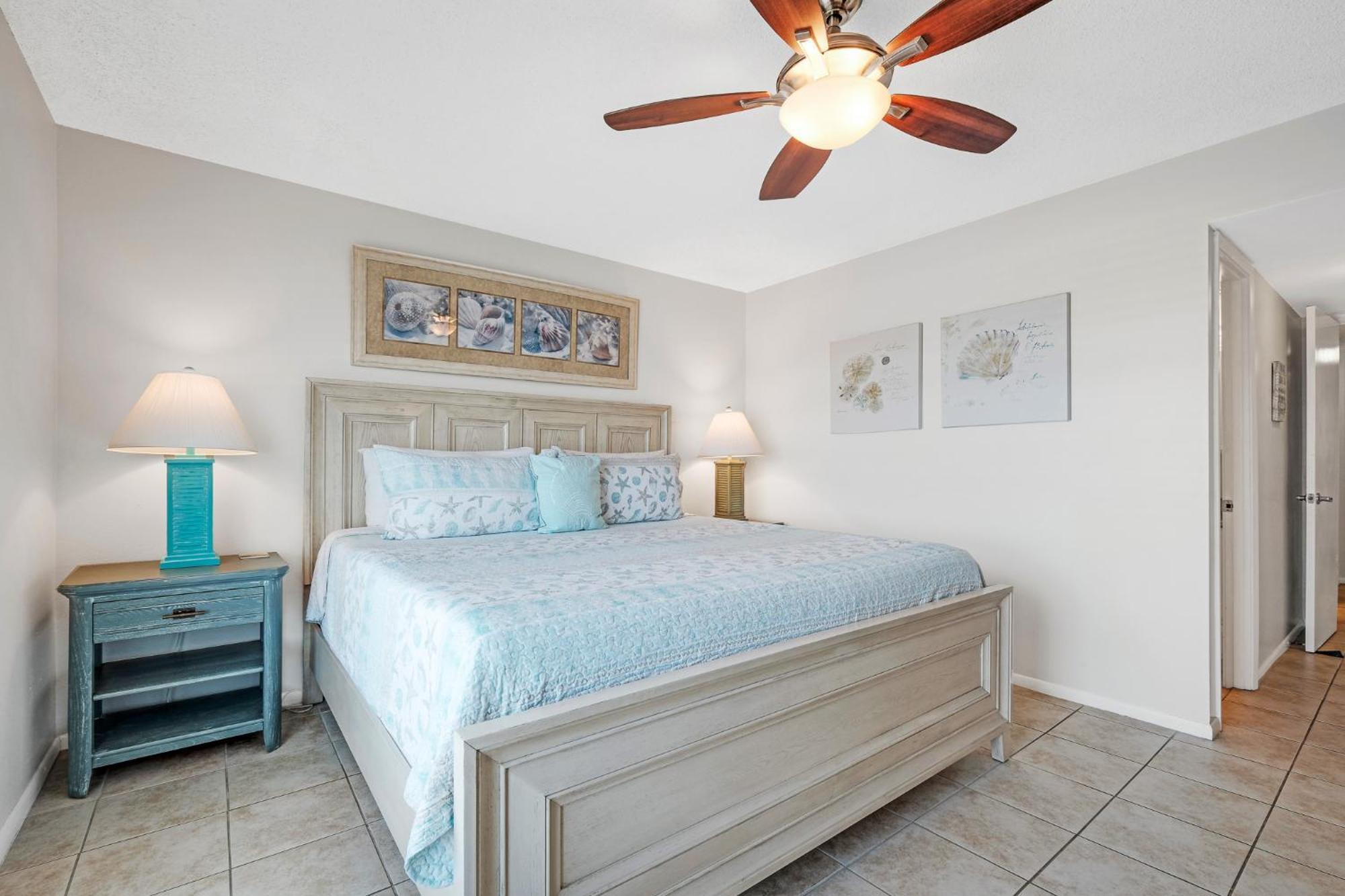 Direct Oceanfront Condo, No-drive Beach, Great View From Private Balcony Holiday home New Smyrna Beach