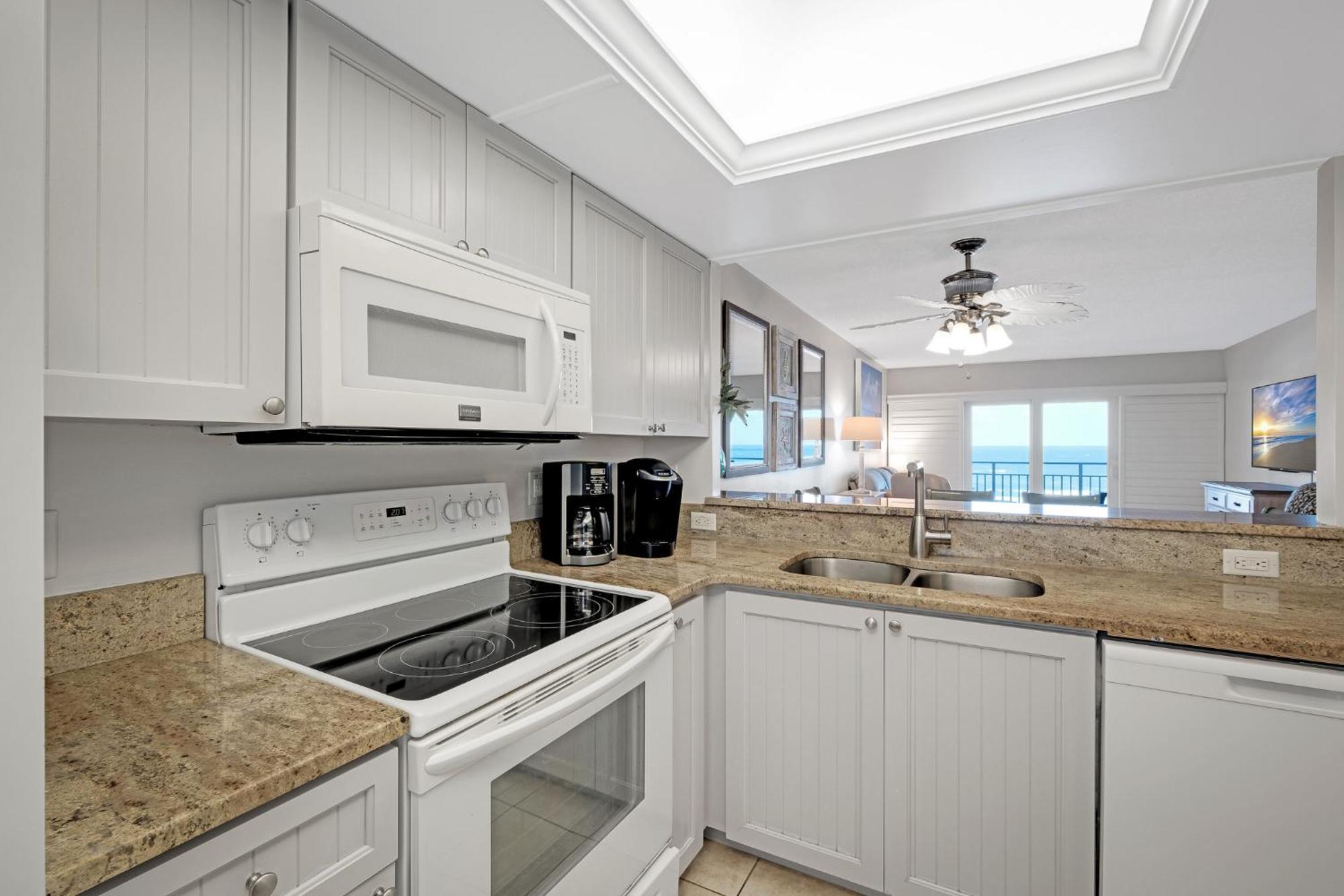 Direct Oceanfront Condo, No-drive Beach, Great View From Private Balcony New Smyrna Beach